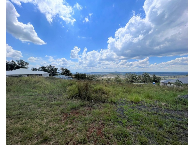 102 Adelaide Street, Cranley QLD 4350