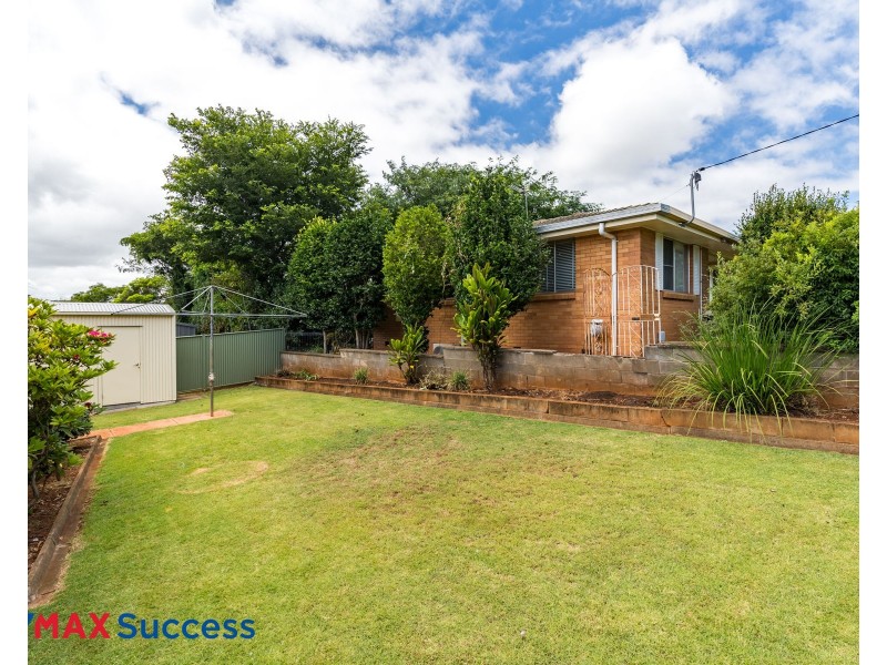 2 Diosma Street, Centenary Heights QLD 4350