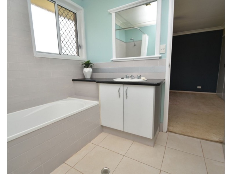 152 Hursley Road, Glenvale QLD 4350