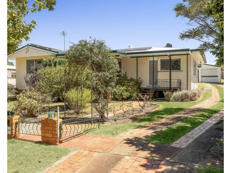 79 Hoey Street, Kearneys Spring QLD 4350