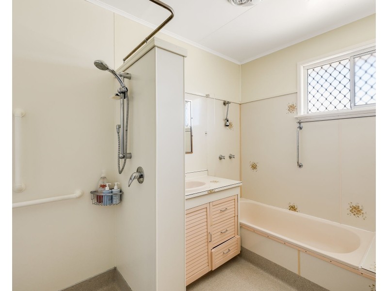 79 Hoey Street, Kearneys Spring QLD 4350