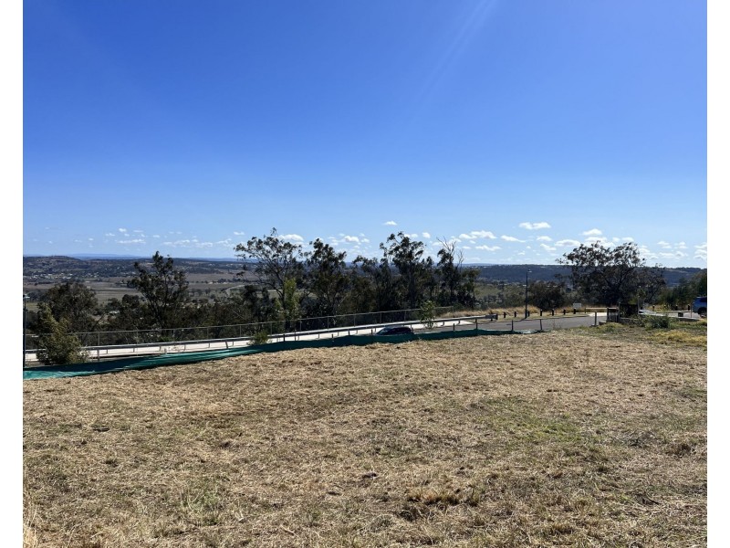63 Reserve Road, Cranley QLD 4350