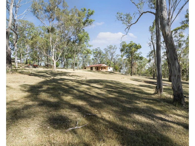 196 Koreelah Street, Upper Lockyer QLD 4352