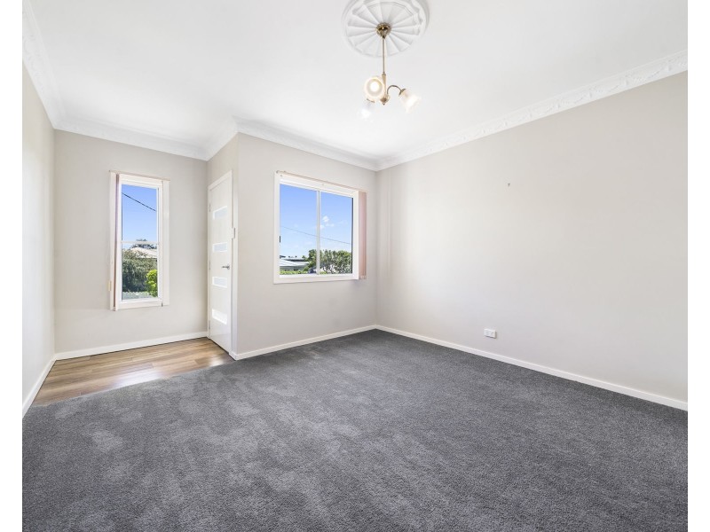 16 Norah Street, Centenary Heights QLD 4350