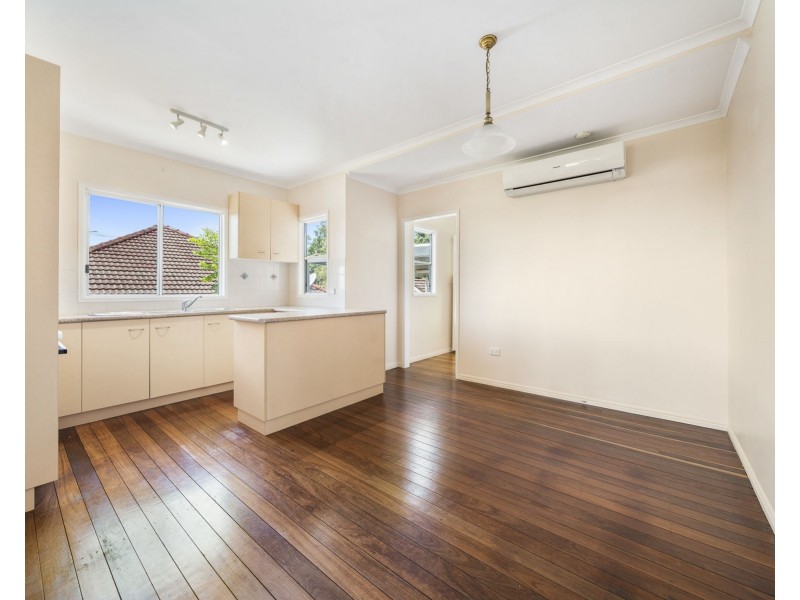 16 Norah Street, Centenary Heights QLD 4350