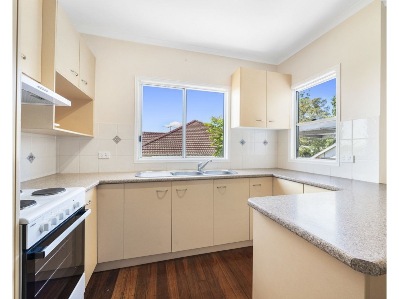 16 Norah Street, Centenary Heights QLD 4350