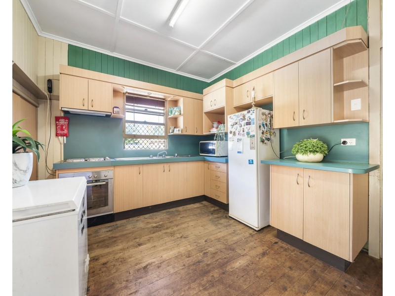 11 Albert Lane, Newtown QLD 4350