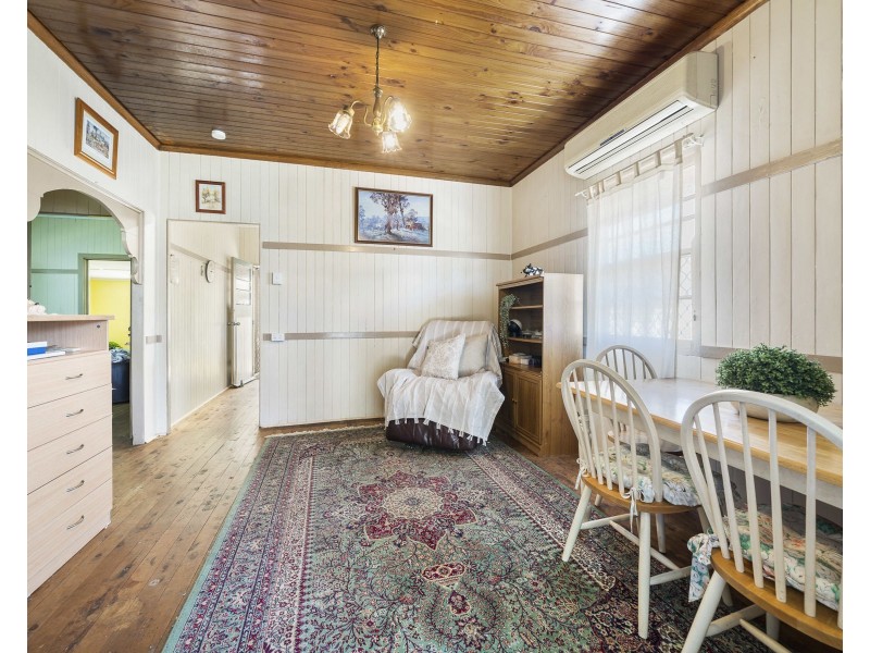 11 Albert Lane, Newtown QLD 4350