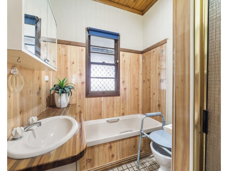 11 Albert Lane, Newtown QLD 4350