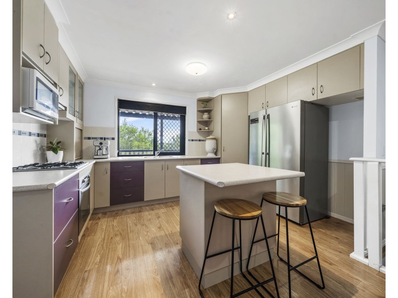 11 Lynda Court, Glencoe QLD 4352