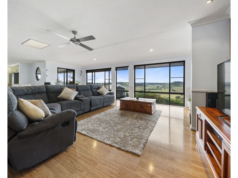 11 Lynda Court, Glencoe QLD 4352