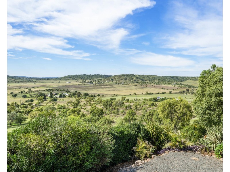 11 Lynda Court, Glencoe QLD 4352