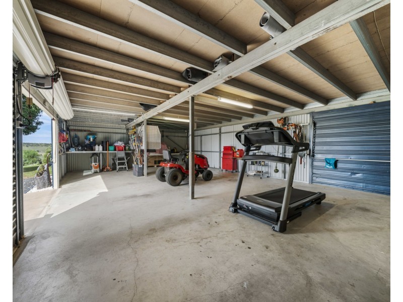 11 Lynda Court, Glencoe QLD 4352