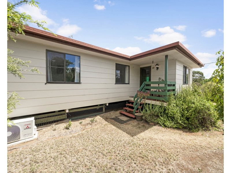 28 Hartwig Street, Goombungee QLD 4354