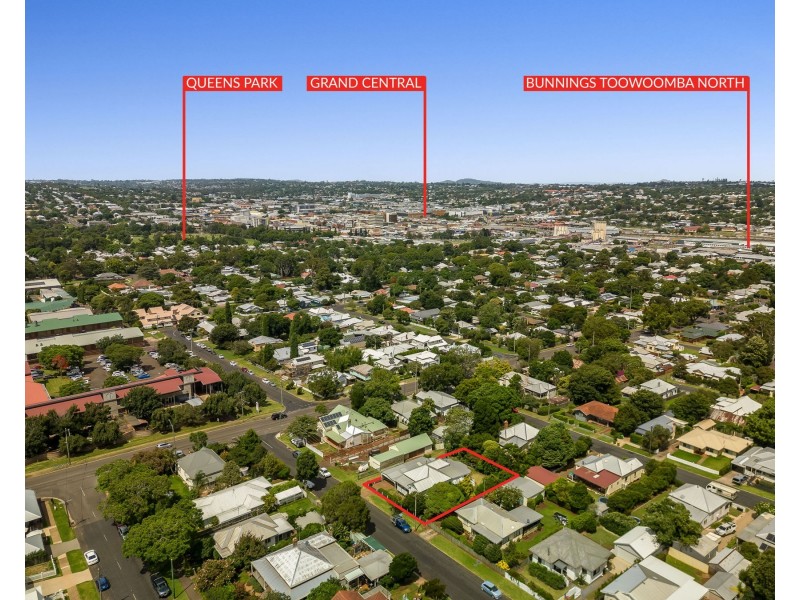 15 Knight Street, North Toowoomba QLD 4350