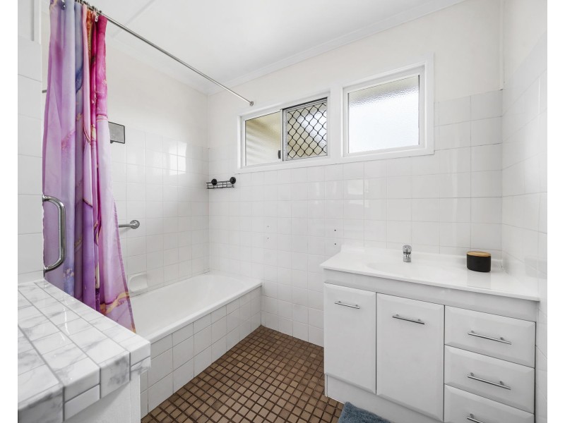 7 Hanlon Street, Newtown QLD 4350