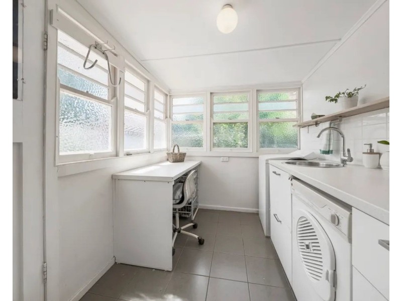 167 Campbell Street, Newtown QLD 4350