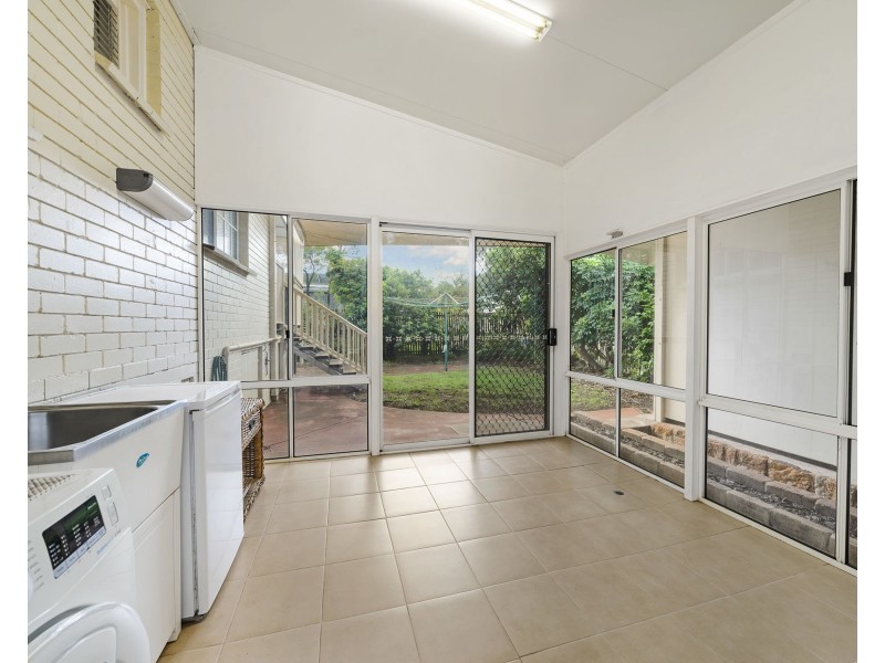 3 Lockhart Court, Harristown QLD 4350