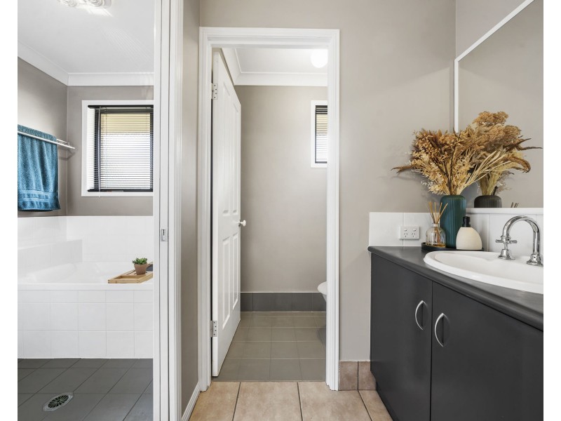 12 Rogers Drive, Highfields QLD 4352