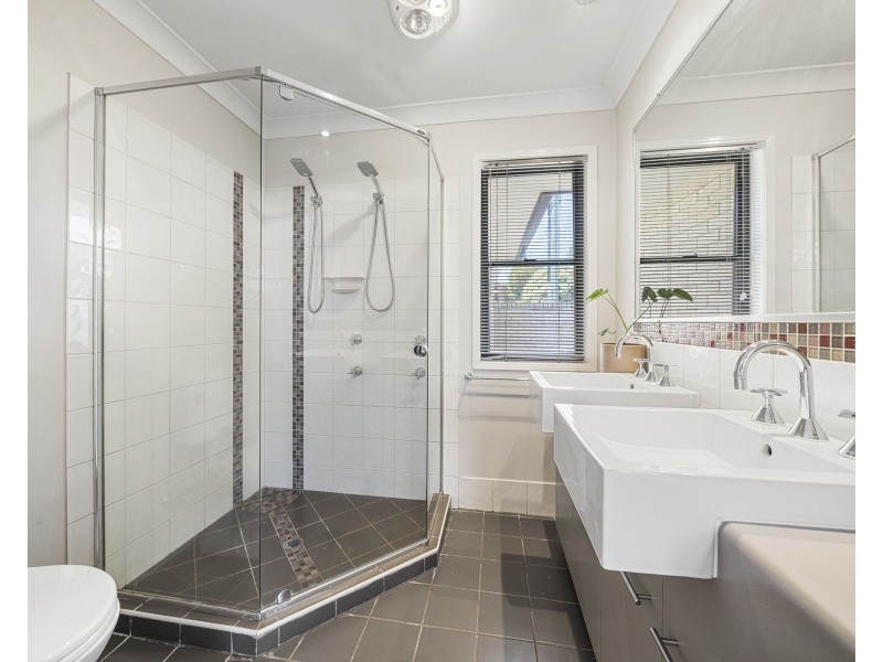 627 Hume Street, Kearneys Spring QLD 4350