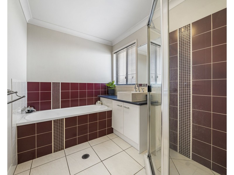 627 Hume Street, Kearneys Spring QLD 4350