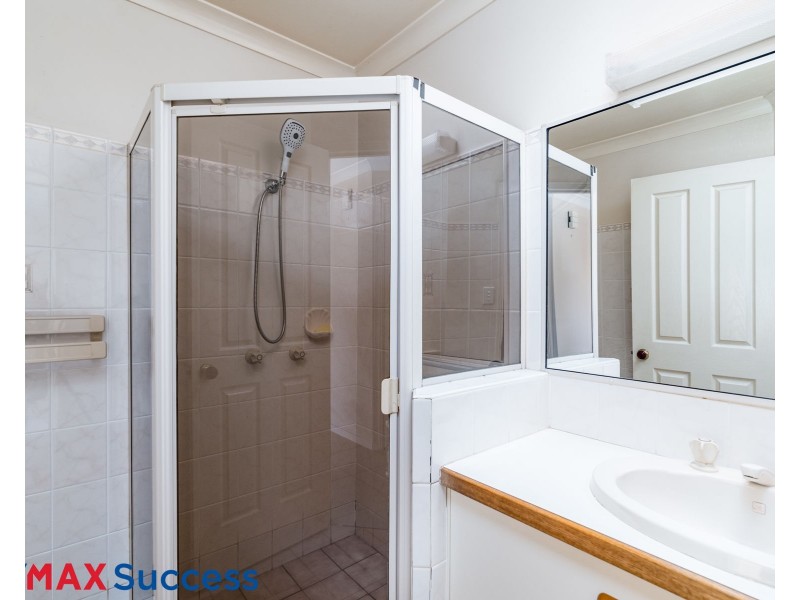 1/2 Brunckhorst Drive, Kearneys Spring QLD 4350