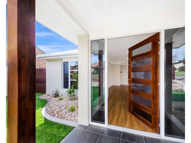 33 Lorraine Crescent, Centenary Heights QLD 4350