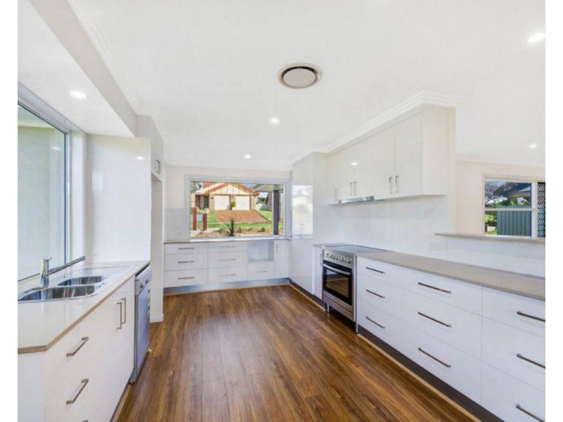 33 Lorraine Crescent, Centenary Heights QLD 4350