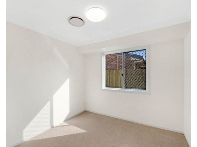 33 Lorraine Crescent, Centenary Heights QLD 4350