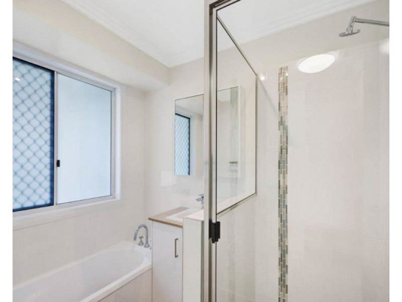 33 Lorraine Crescent, Centenary Heights QLD 4350