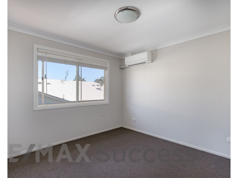 2/2A Garde Street, Centenary Heights QLD 4350