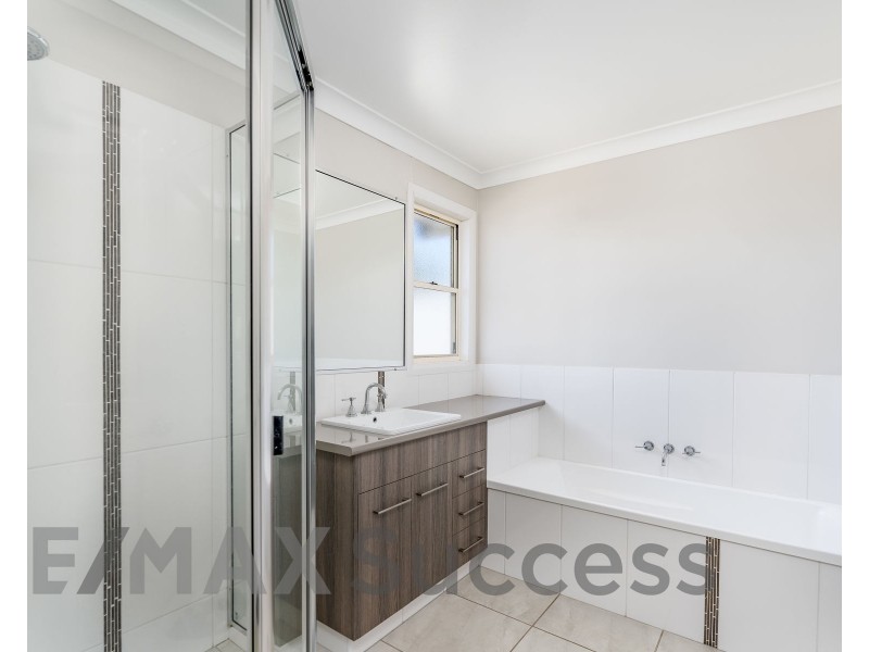 2/2A Garde Street, Centenary Heights QLD 4350
