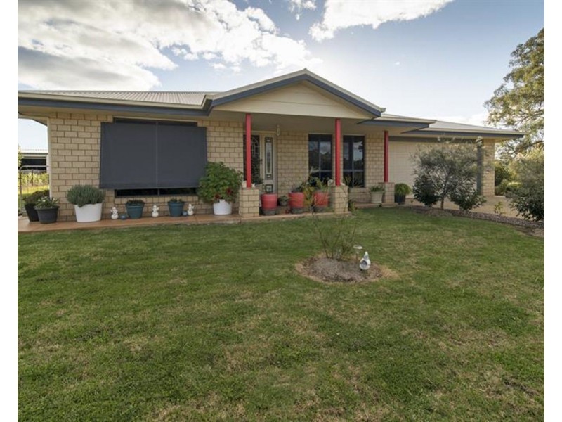 12 Highland Park Road, Meringandan West QLD 4352