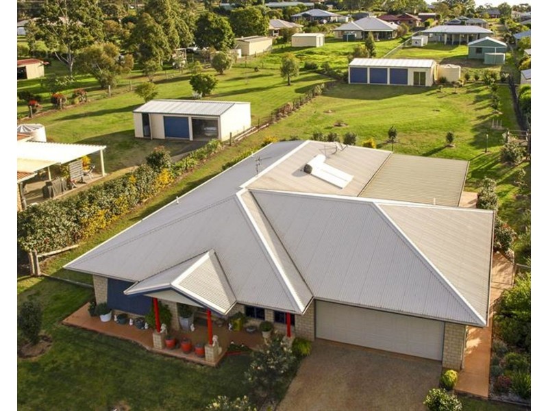 12 Highland Park Road, Meringandan West QLD 4352