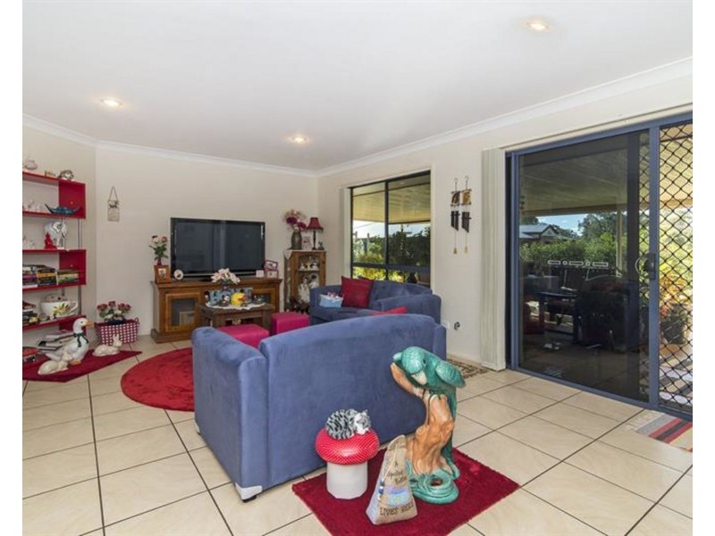 12 Highland Park Road, Meringandan West QLD 4352