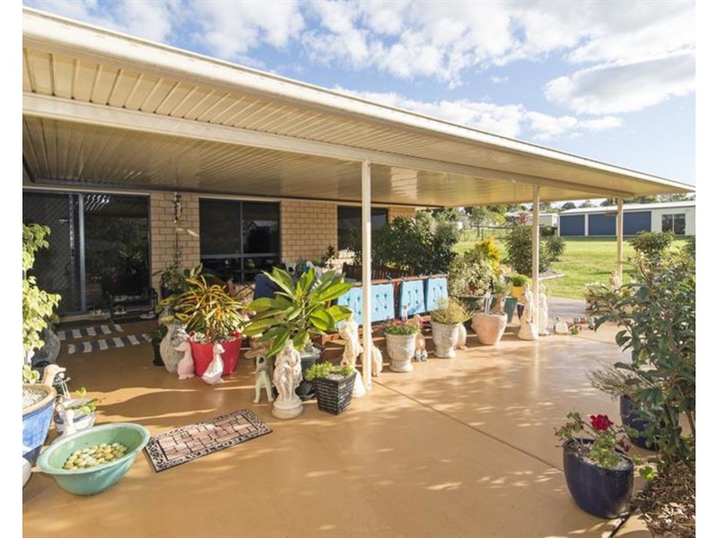 12 Highland Park Road, Meringandan West QLD 4352