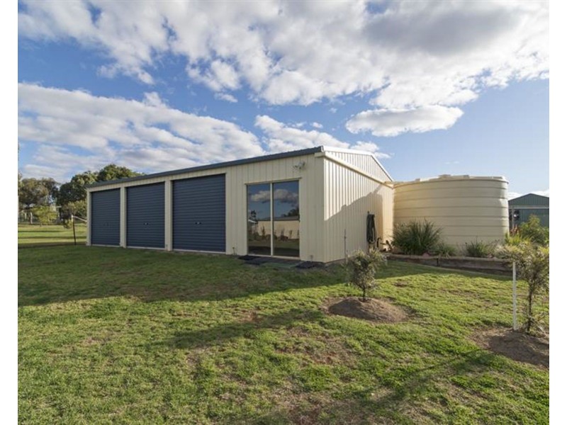 12 Highland Park Road, Meringandan West QLD 4352