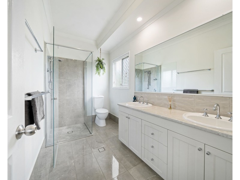 1 Belmore Drive, Withcott QLD 4352