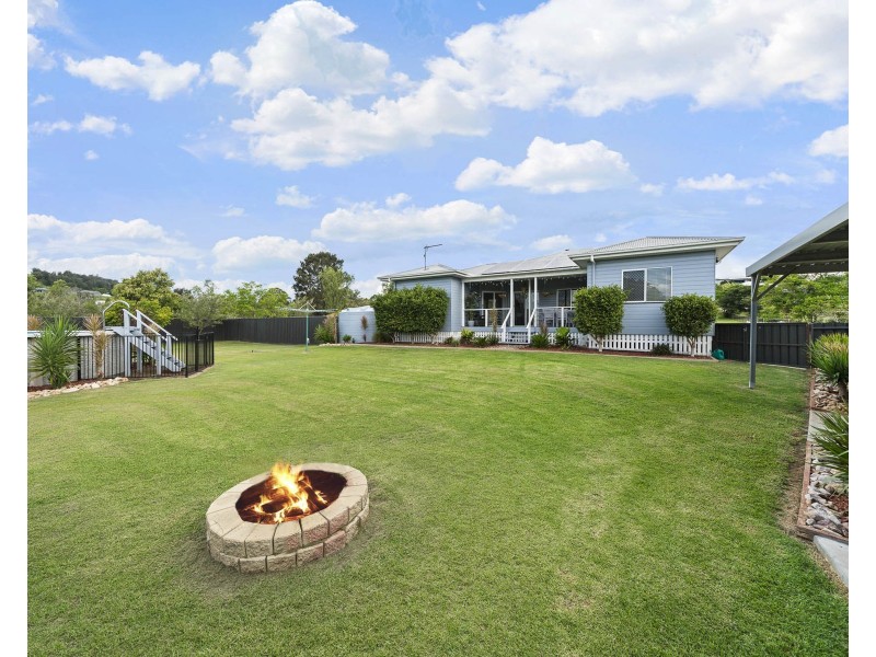 1 Belmore Drive, Withcott QLD 4352