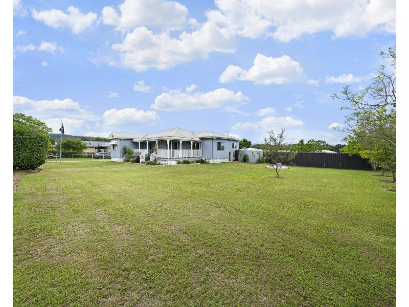 1 Belmore Drive, Withcott QLD 4352