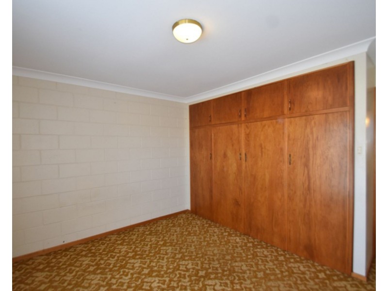 2/9 Whitefriars Street, Rockville QLD 4350