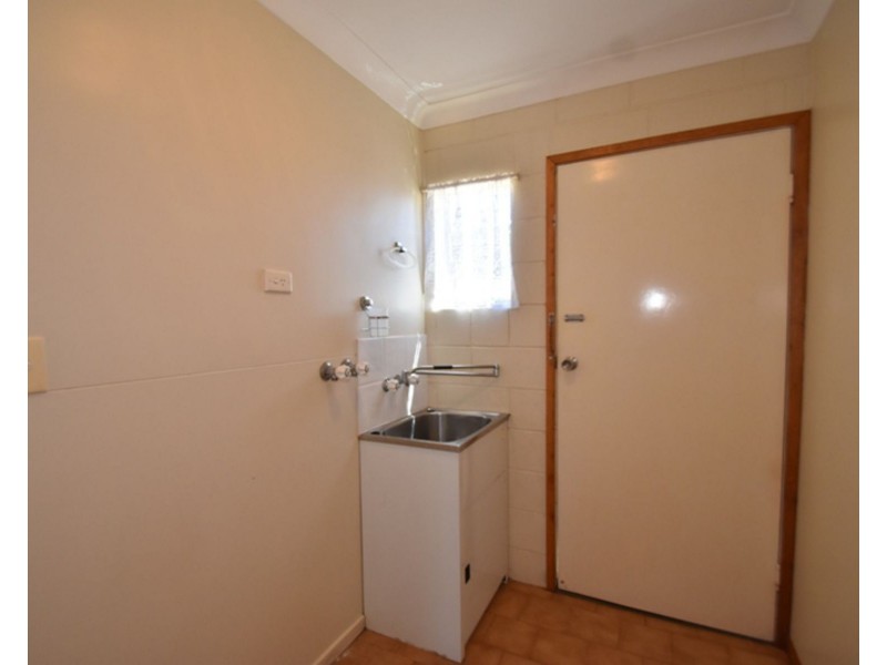 2/9 Whitefriars Street, Rockville QLD 4350