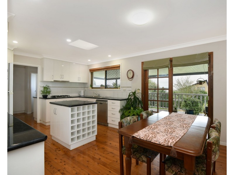 28 Jellicoe Street, Mount Lofty QLD 4350