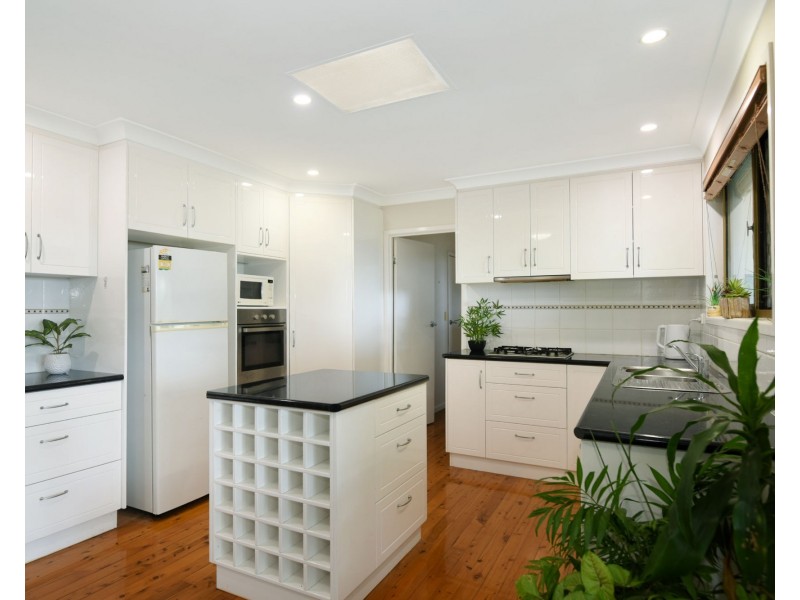 28 Jellicoe Street, Mount Lofty QLD 4350