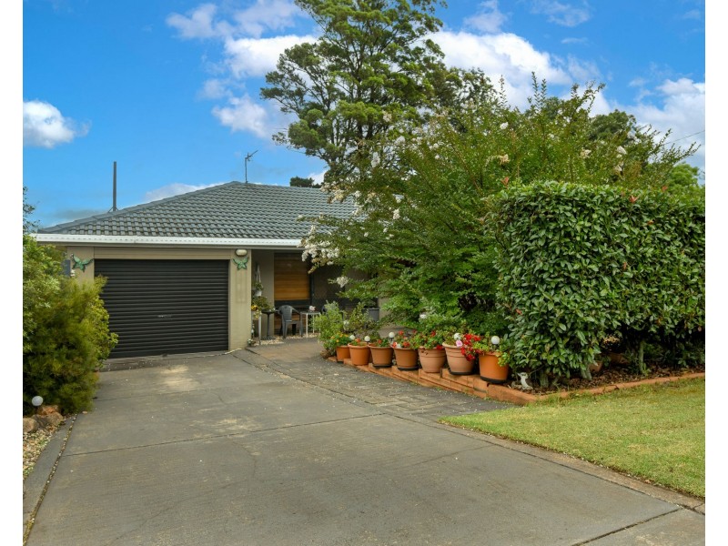 28 Jellicoe Street, Mount Lofty QLD 4350