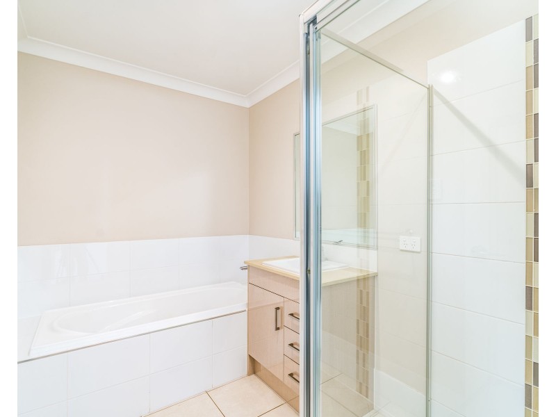 1/4 Grace View Street, Darling Heights QLD 4350