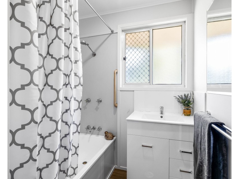 20 Charter Crescent, Rockville QLD 4350