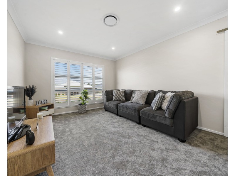 11 McGrory Drive, Kearneys Spring QLD 4350