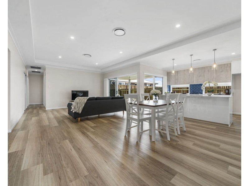 11 McGrory Drive, Kearneys Spring QLD 4350