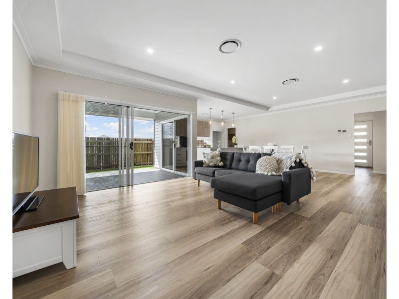 11 McGrory Drive, Kearneys Spring QLD 4350